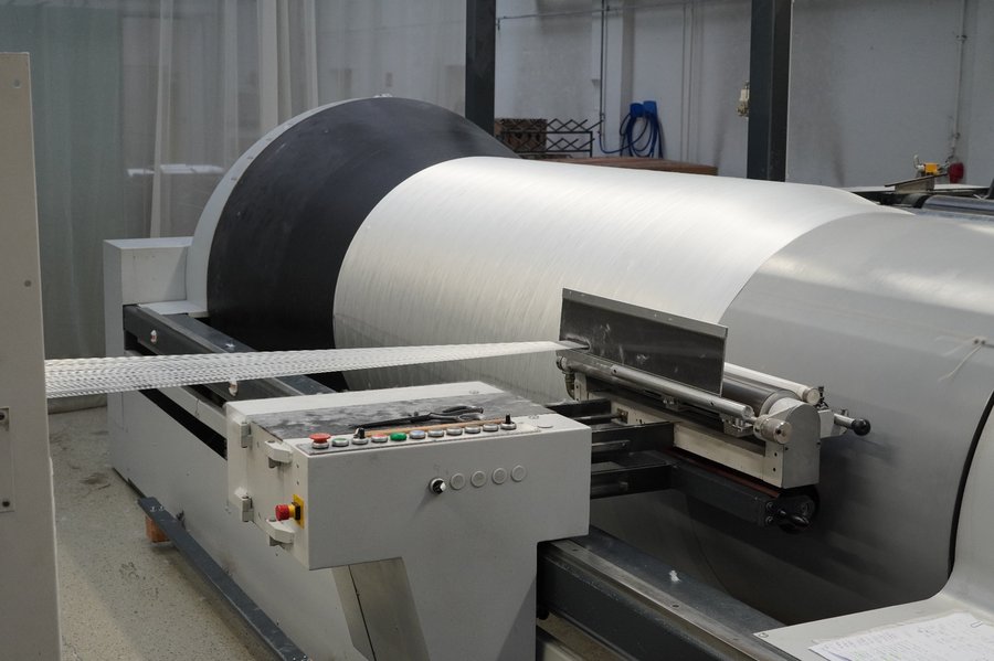 Produktionsanlage für die Verarbeitung von Hochleistungsgewebe mit automatischer Wickeltechnik